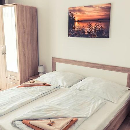 Sekli Panzio Apartment Balatonlelle Luaran gambar