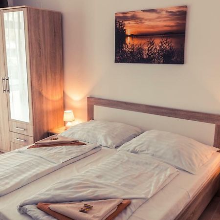 Sekli Panzio Apartment Balatonlelle Luaran gambar