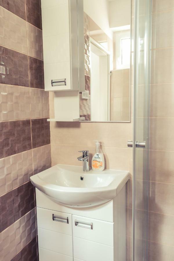 Sekli Panzio Apartment Balatonlelle Luaran gambar