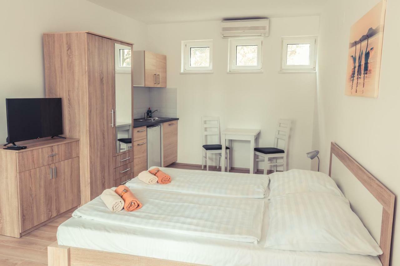 Sekli Panzio Apartment Balatonlelle Luaran gambar