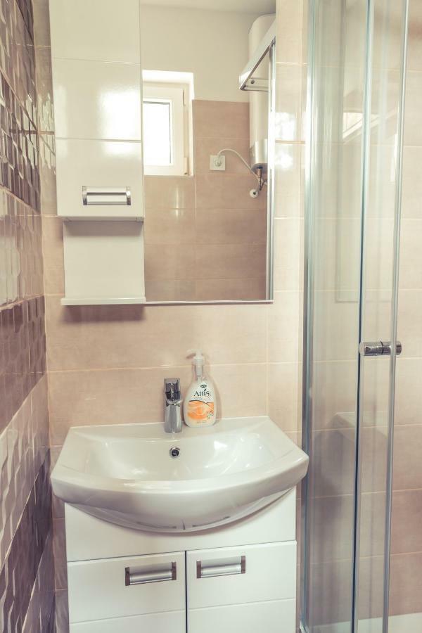 Sekli Panzio Apartment Balatonlelle Luaran gambar