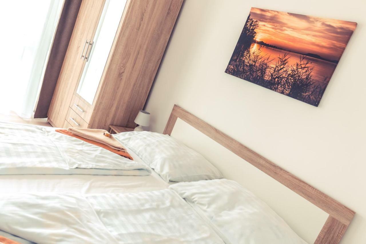 Sekli Panzio Apartment Balatonlelle Luaran gambar